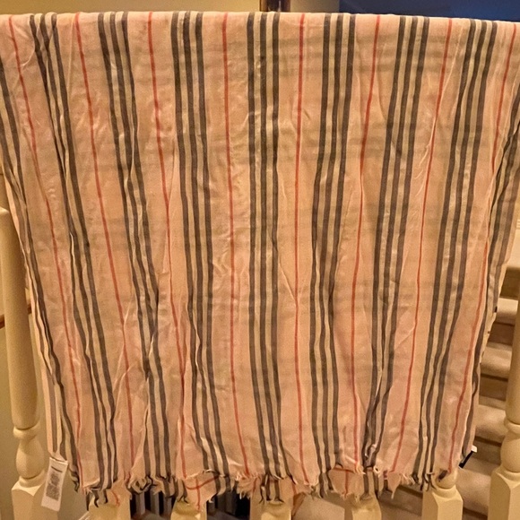 Burberry Pink Duo Pattered Wool Scarf - Picture 3 of 4